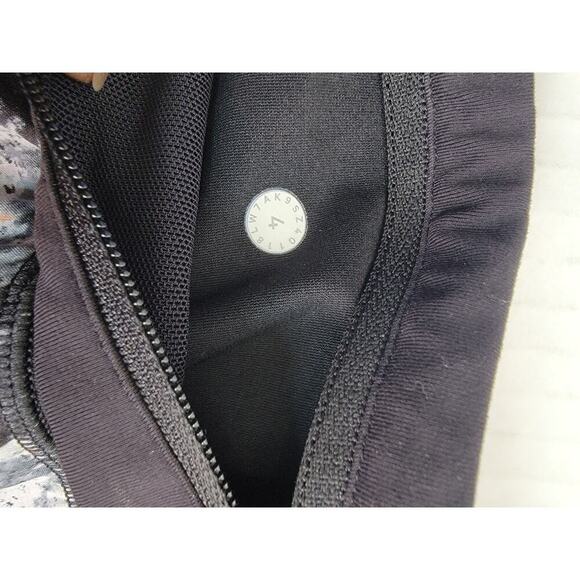 LULULEMON Shorts Women's SZ 4 Run Times ll Multicolor 4" W7AK9S - Picture 7 of 7